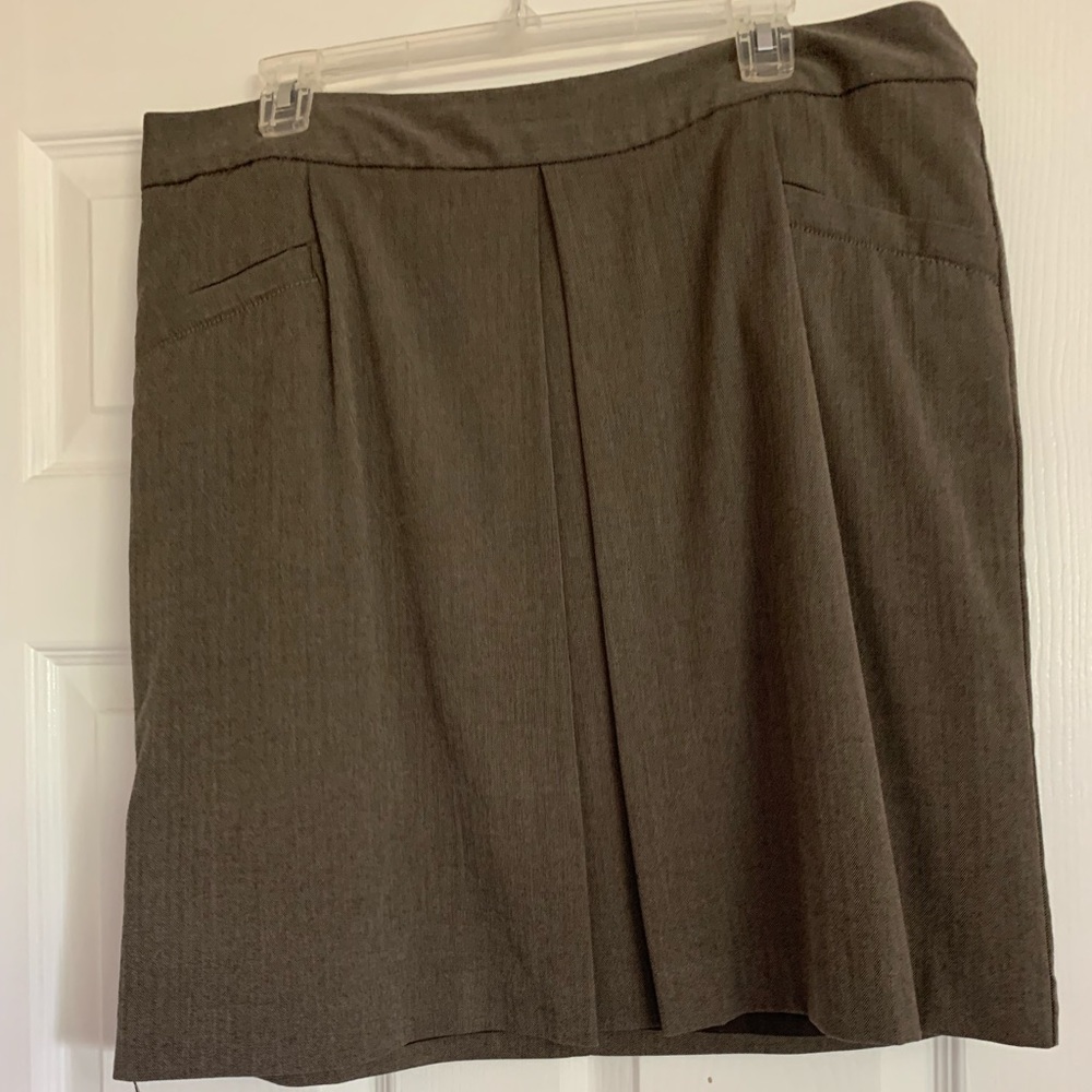 Women’s Heathered Brown inverse front pleat skirt